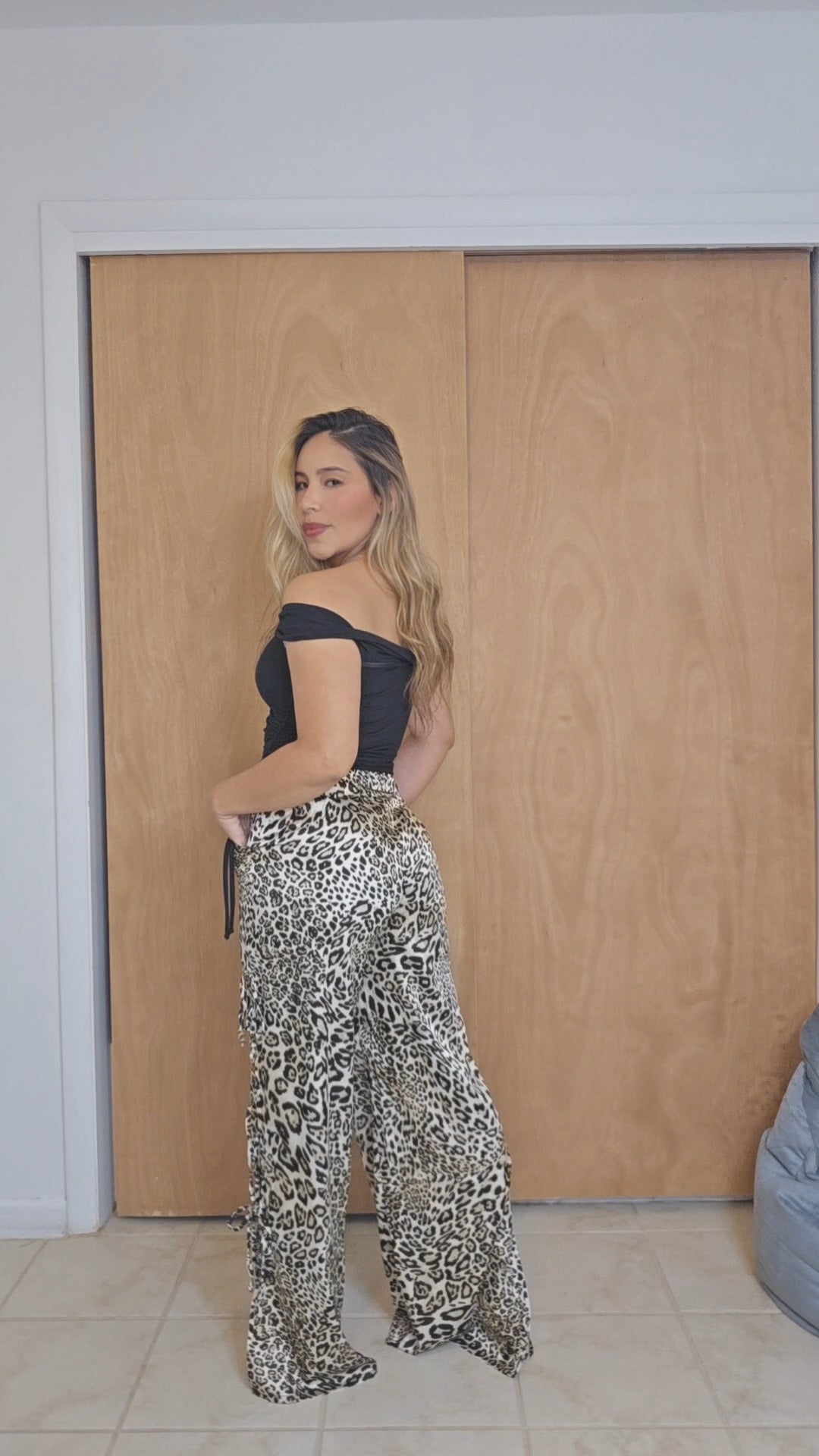 Asymmetrical off shoulder- black